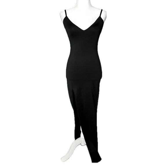 Dresses & Skirts - Sexy long body con curve hugging dress with side slit to thigh.